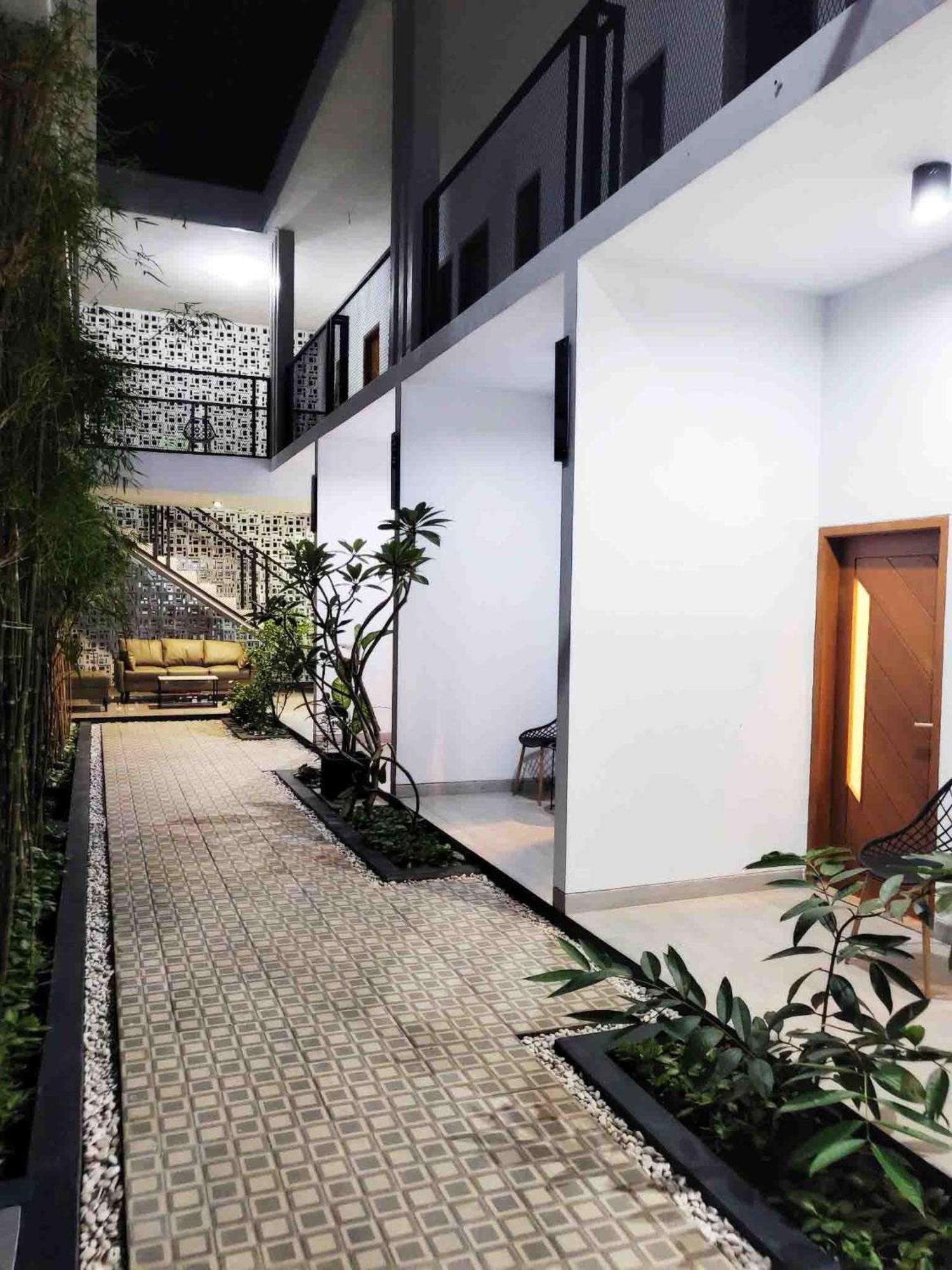 Cabin15 - Syariah Blitar Екстериор снимка